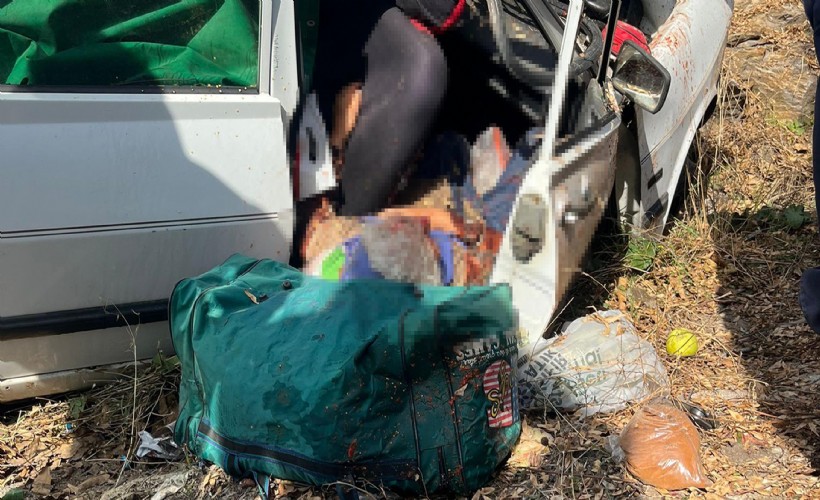 Manisa'da yol kenarına savrulan otomobilin sürücüsü ve eşi öldü