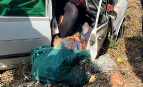 Manisa'da yol kenarına savrulan otomobilin sürücüsü ve eşi öldü