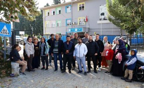 Manisa'daki ortaokulda darp iddiasına velilerden tepki