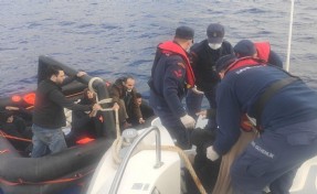 Marmaris açıklarında 12 kaçak göçmen kurtarıldı