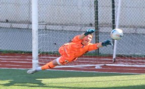 Menemenli kaleci Alp'i Beşiktaş denedi