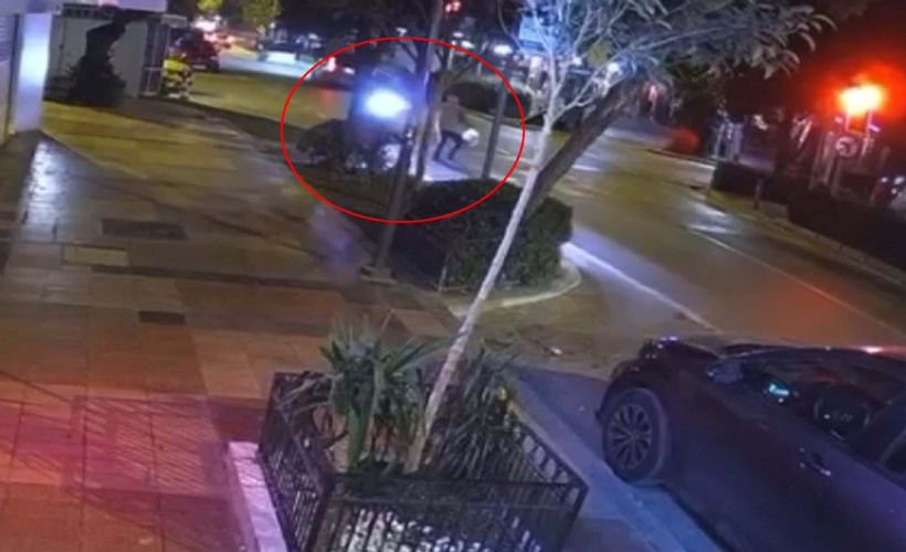 Motosikletin çarptığı yaya hayatını kaybetti; kaza kamerada