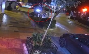 Motosikletin çarptığı yaya hayatını kaybetti; kaza kamerada