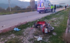 Motosikletliye çarpıp aracını bırakarak kaçtı: 1 ağır yaralı