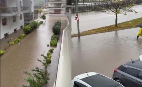 Muğla'da sağanak; cadde ve sokaklar göle döndü