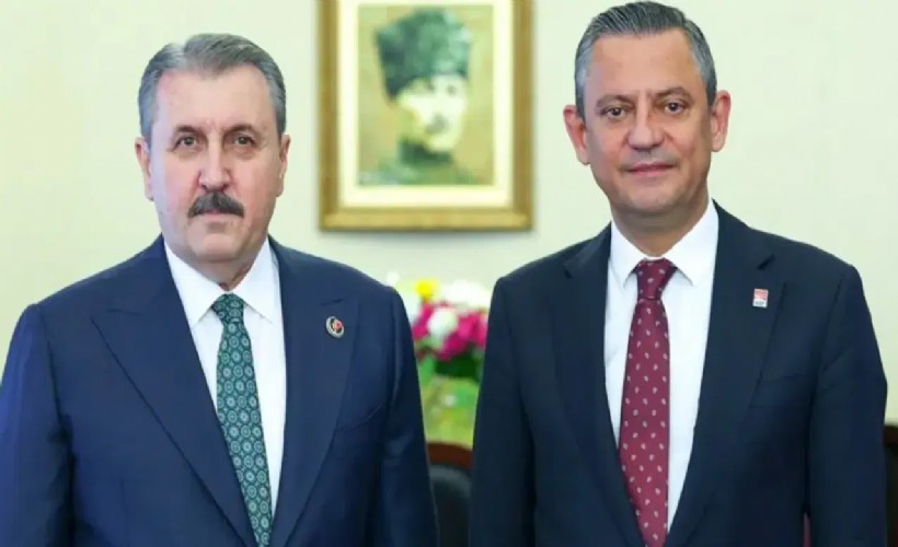 Mustafa Destici'den yeniden Genel Başkan seçilen Özgür Özel'e tebrik telefonu!