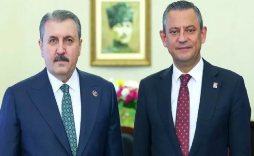 Mustafa Destici'den yeniden Genel Başkan seçilen Özgür Özel'e tebrik telefonu!