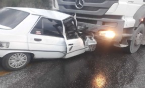 Otomobil ile kamyon kafa kafaya çarpıştı: 1 ölü!