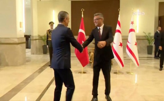 Özel, KKTC'nin 42. kuruluş yılı etkinlikleri için Lefkoşa'da; Erhürman'ın tebrik törenine katıldı