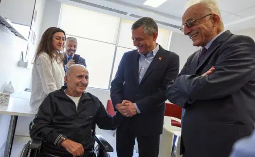 Özgür Özel'den, Hikmet Çetin'e ziyaret