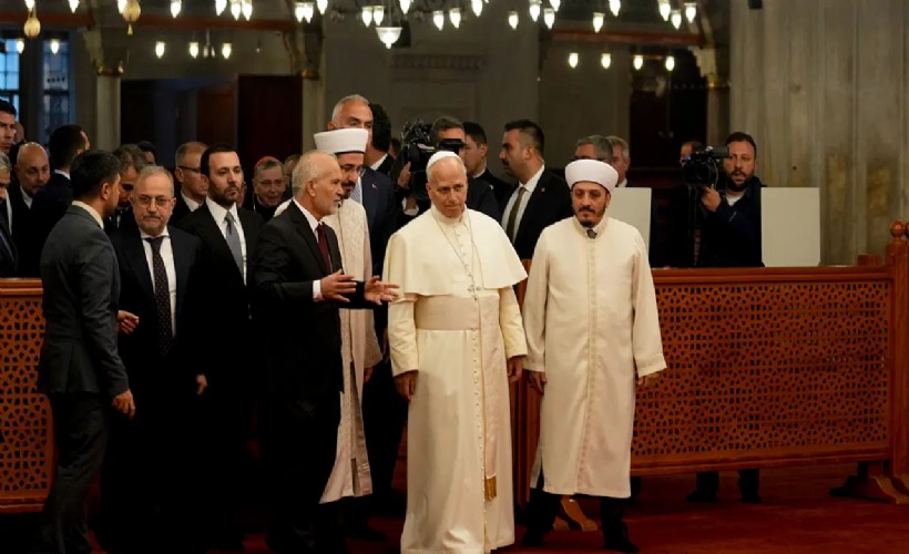 Papa 14. Leo, İstanbul'da Sultanahmet Camisi'ni ziyaret etti: 'Ayakkabı' ayrıntısı dikkat çekti