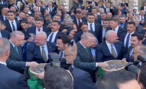 Pehlivan, Erdoğan’a kuru incir ikram etti: O anları paylaştı!