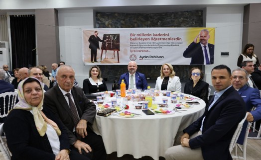 Pehlivan öğretmenlerle buluştu: 'Bir milletin istikbali, öğretmenlerin elindedir'