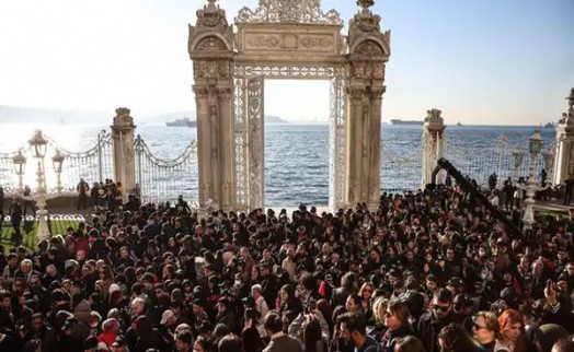 Saat 09.05’te Dolmabahçe’de