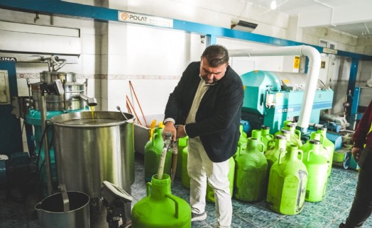 Seferihisar Belediyesi Zeytinyağı Fabrikası üreticiye can olmaya devam ediyor