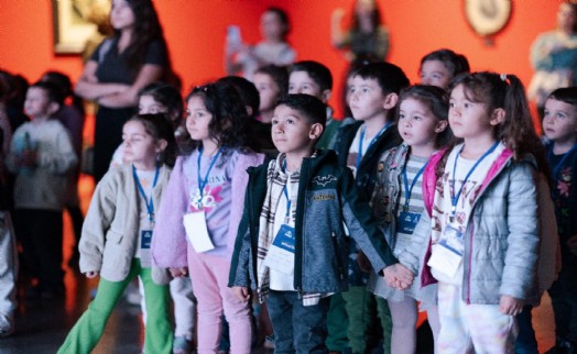 Sevginin en saf hali küçücük ellerde sergiye dönüştü