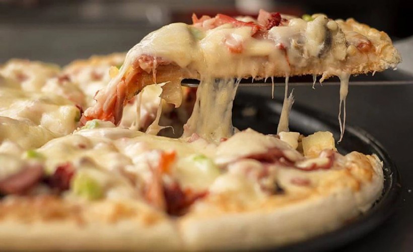 Şırnak'ta pizza yiyen 4 kişi hastaneye kaldırıldı: 1 kişi öldü!