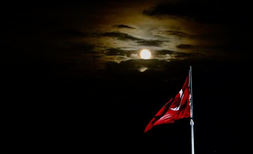 Süper Ay geceyi aydınlattı hayran bıraktı!