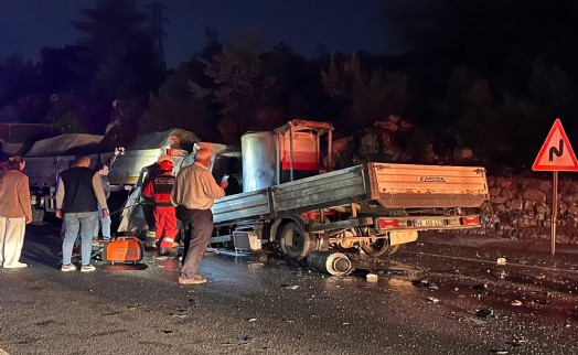 TIR'a çarpan sürücünün feci sonu!