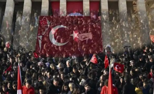 Türkiye Ata'sını andı: Saat 9'u 5 geçe yurtta hayat durdu...