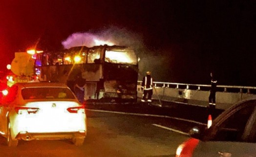 Umre'ye giden hacıları taşıyan otobüs tankerle çarpıştı: 45 ölü