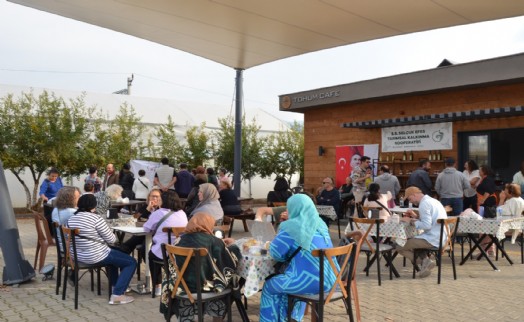 Üretici Pazarı Efes Tarlası Yaşam Köyü’nde bereketiyle devam ediyor