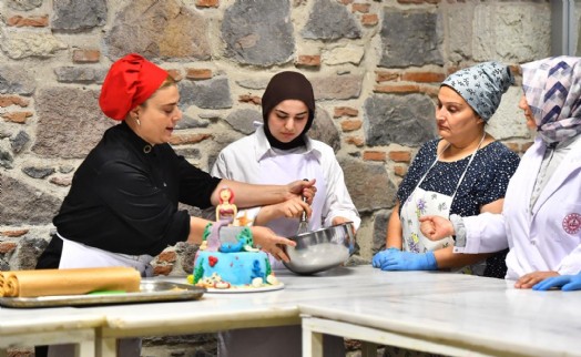 4 bin 600'dan fazla İzmirli meslek sahibi oldu