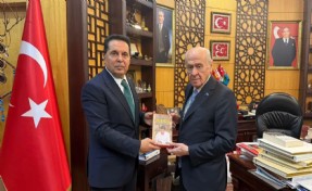 Ahmet Özer, Devlet Bahçeli’yi ziyaret etti: 'CHP'ye yapılan kuşatmanın son bulmasının önemine değindim'