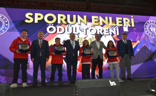 Bakan Bak: İzmir'den yeni şampiyonlar istiyoruz