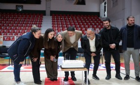 Başkan Acar'a sürpriz doğum günü: 'İl olma yolunda bir dilim mola!'