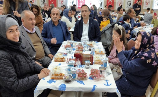 Başkan Eşki, Bornovalılarla yılbaşı yemeğinde buluştu