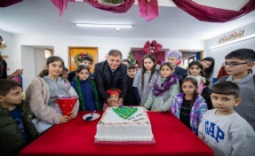 Başkan Tugay Basmaneli çocuklarla yeni yılı kutladı