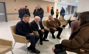 Başkan Tugay'dan Gülşah Durbay’ın ailesine 'geçmiş olsun' ziyareti