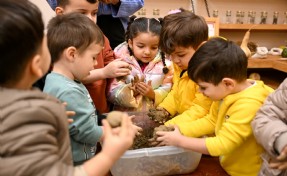 Bornova’da minik eller toprağa dokunuş