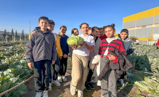 Bornovalı öğrenciler Kent Bostanı’nda ekoloji eğitimi aldı