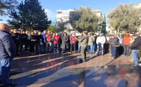 Buca'da maaş krizi yine gündemde: Belediye önünde iş başı eylemi