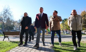 Buca’nın parkları yenileniyor: Başkan Duman sahada çalışmaları inceledi