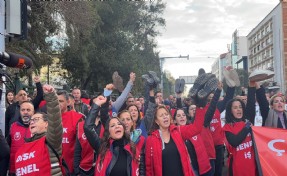 Büyükşehir’de ödeme krizi sürüyor: Belediye işçileri 'çıplak ayakla' yürüdü