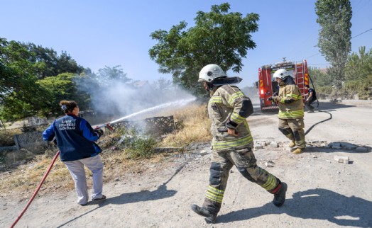 Büyükşehir’in köylere dağıttığı tankerler şimdiden 18 yangın engelledi