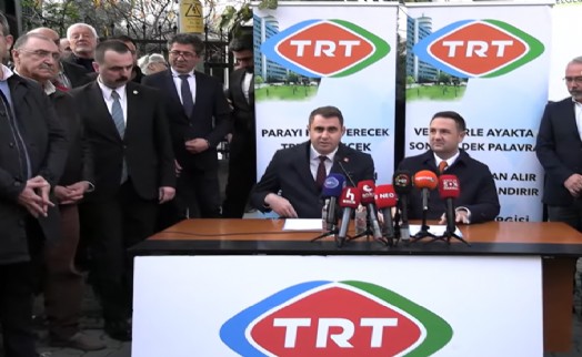 CHP'li vekil ses getiren eylemini İzmir'e taşıdı! 'TRT'de bu davayı canlı yayınlayacak yürek var mı?'