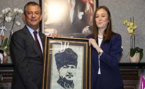 CHP lideri Özgür Özel’den tedavisi süren Gülşah Durbay'a ziyaret