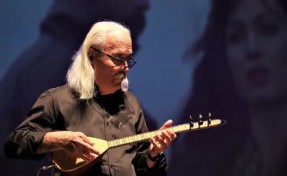 Cahit Berkay kaza geçirdi!