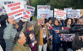 Depremde yakınlarını kaybeden ailelerden meclis önünde 11. Yargı Paketi'ne tepki