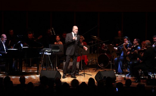 Fatih Erkoç İzmirlilere caz söyledi