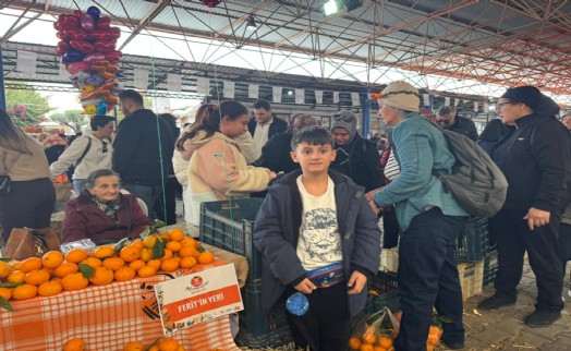 Ferit’in mandalina standı dolup taşıyor