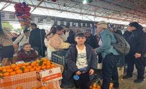 Ferit’in mandalina standı dolup taşıyor