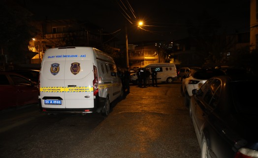 Hırsızlık için girdikleri evin sahibini öldürüp, kaçtılar