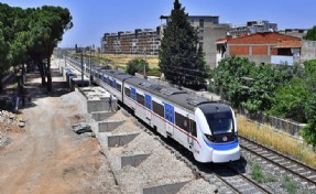 İZBAN’daki gecikmelere gelen eleştirilere Tugay’dan yanıt: Nedeni Büyükşehir değil TCDD!