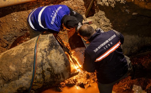 İZSU ekipleri Güzelbahçe-Narlıdere ana iletim hattındaki arızayı giderdi!