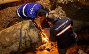 İZSU ekipleri Güzelbahçe-Narlıdere ana iletim hattındaki arızayı giderdi!